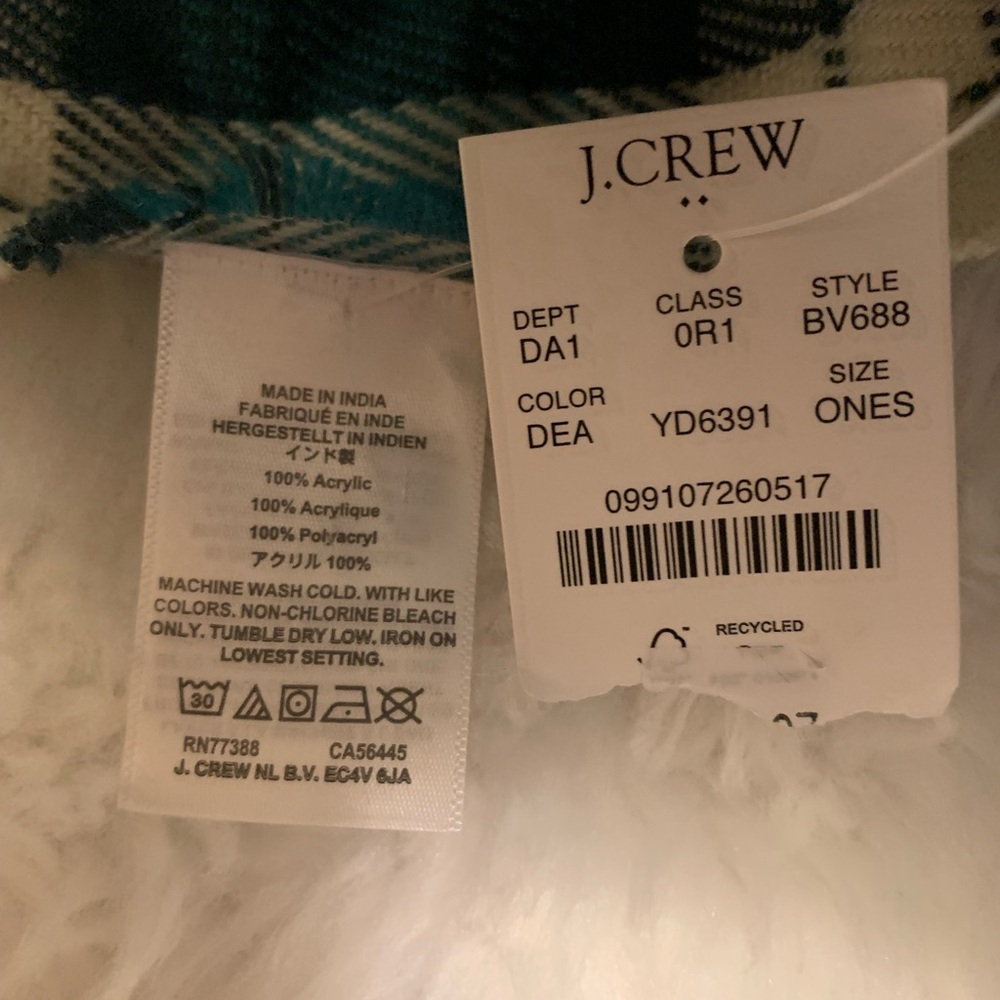 J. CREW Factory Green plaid Oversized Acrylic Fringe Unisex ladies Scarf NWT - Picture 3 of 8